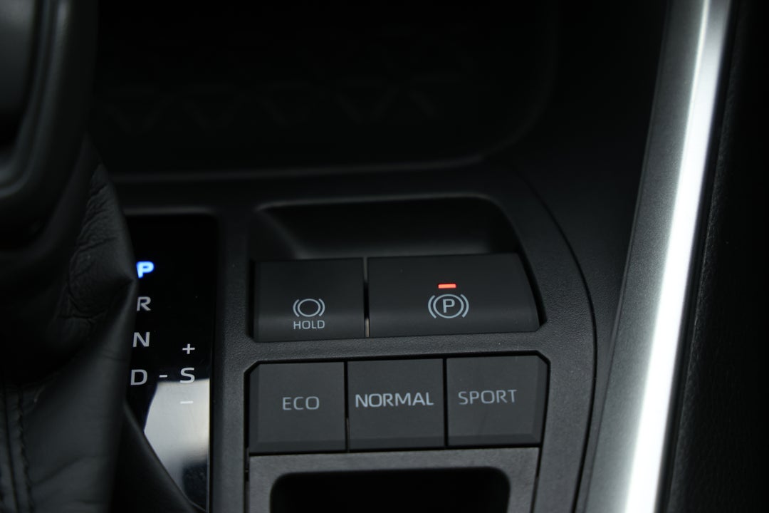 2025 Toyota RAV4 Gx (2WD) Hybrid, Automatic, 27868 km, Handbrake