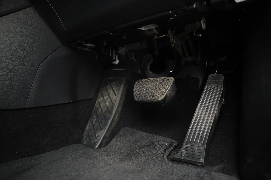 2025 Toyota RAV4 Gx (2WD) Hybrid, Automatic, 27868 km, Pedals and Footmat