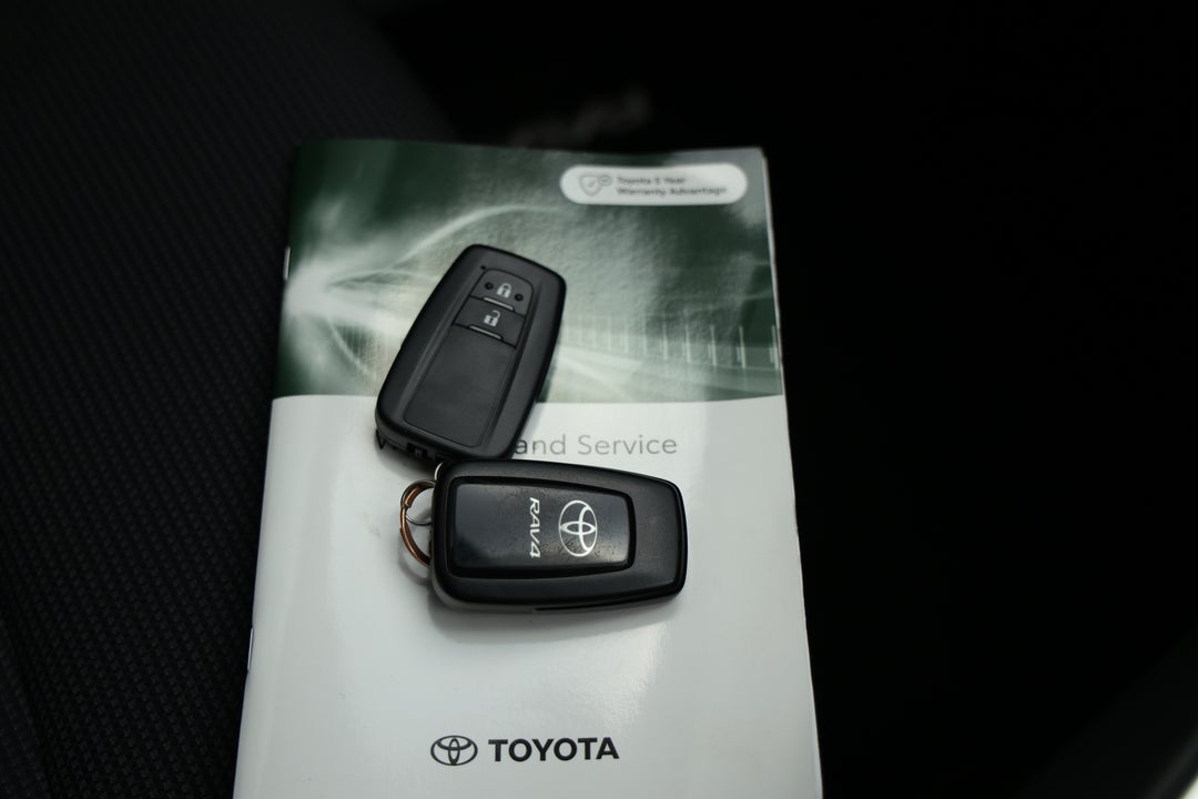 2025 Toyota RAV4 Gx (2WD) Hybrid, Automatic, 27868 km, Key Close-up