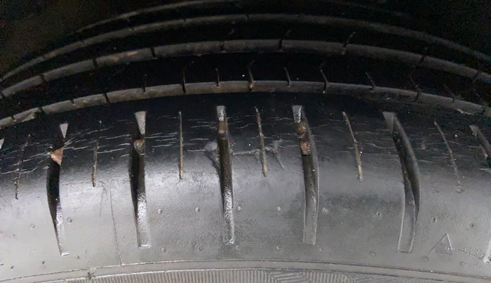 2015 Maruti Baleno ZETA 1.2 K12, Petrol, Manual, 25,165 km, Left Rear Tyre Tread