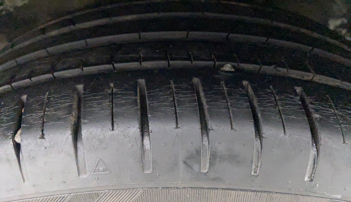 2015 Maruti Baleno ZETA 1.2 K12, Petrol, Manual, 25,165 km, Right Front Tyre Tread