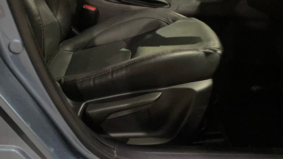 2015 Mazda 3 Touring, Automatic, 116234 km, Drivers Side Adjustment Panel