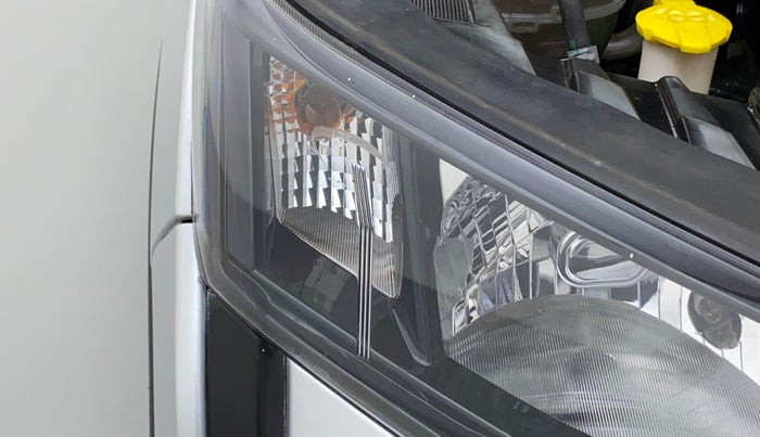 2019 Mahindra XUV300 1.5 W6 MT, Diesel, Manual, 96,053 km, Right headlight - Minor scratches