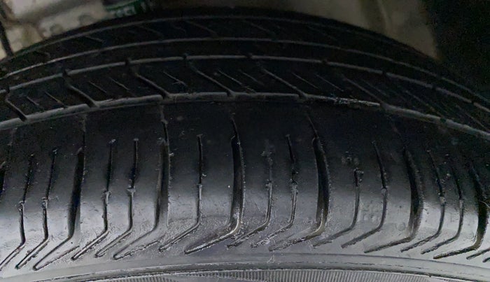 2019 Mahindra XUV300 1.5 W6 MT, Diesel, Manual, 96,053 km, Right Front Tyre Tread