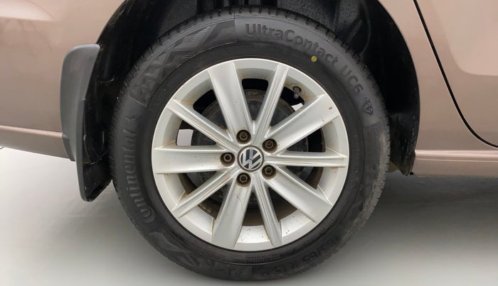 2017 Volkswagen Vento HIGHLINE PLUS 1.5 16 ALLOY, Diesel, Manual, 1,16,281 km, Right Rear Wheel