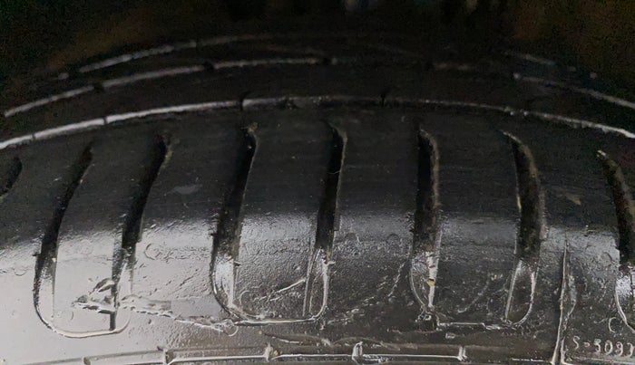 2017 Volkswagen Vento HIGHLINE PLUS 1.5 16 ALLOY, Diesel, Manual, 1,16,281 km, Left Front Tyre Tread