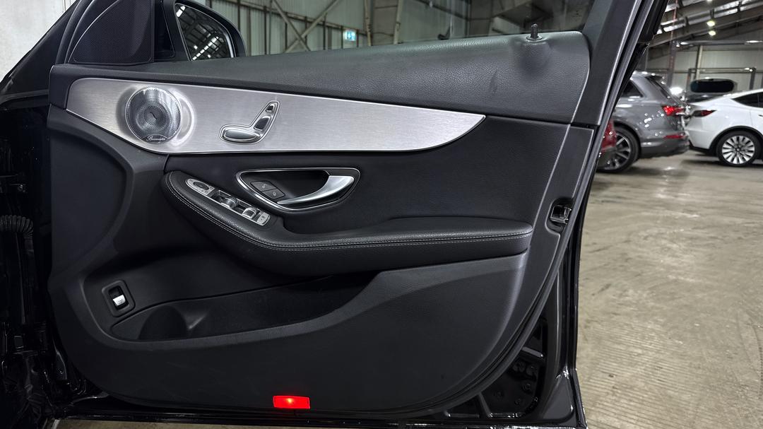 2018 Mercedes-benz C300 -, Automatic, 77578 km, Speaker View