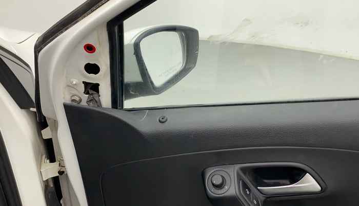2017 Volkswagen Polo COMFORTLINE 1.2L, Petrol, Manual, 61,411 km, Driver-side door - Trim damaged