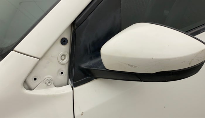 2017 Volkswagen Polo COMFORTLINE 1.2L, Petrol, Manual, 61,411 km, Left rear-view mirror - Cover has minor damage