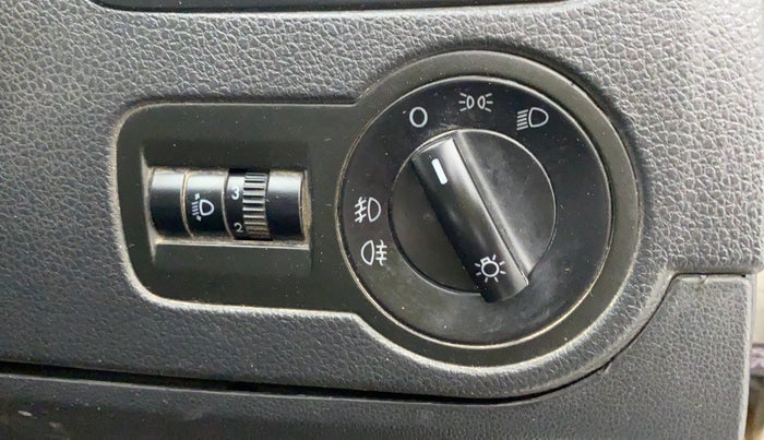 2017 Volkswagen Polo COMFORTLINE 1.2L, Petrol, Manual, 61,411 km, Dashboard - Headlight height adjustment not working