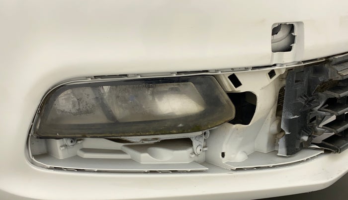 2017 Volkswagen Polo COMFORTLINE 1.2L, Petrol, Manual, 60,760 km, Right fog light - Fog Light cover missing