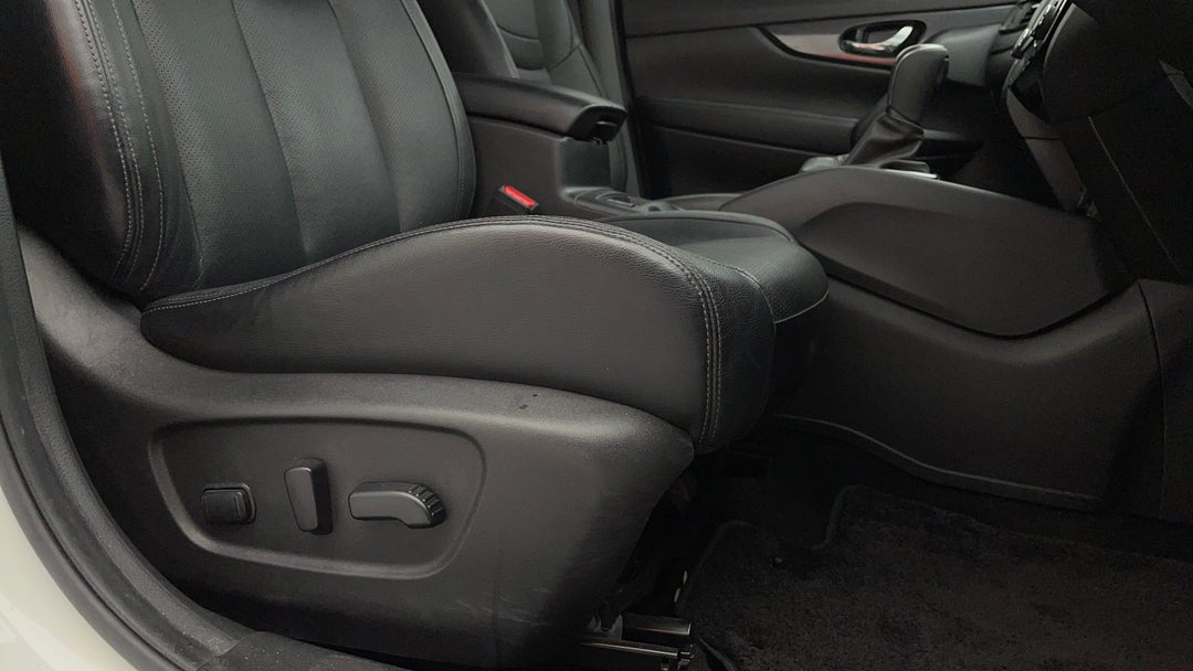 2020 Nissan X-trail St-l (2wd), Automatic, 60787 km, Drivers Side Adjustment Panel