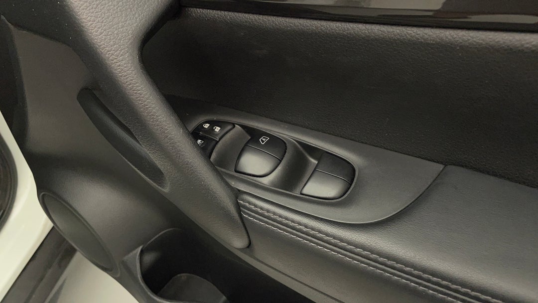 2020 Nissan X-trail St-l (2wd), Automatic, 60787 km, Drivers Side Door Panel Controls