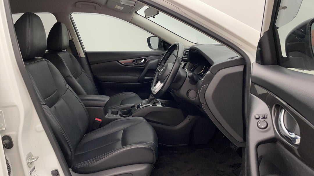 2020 Nissan X-trail St-l (2wd), Automatic, 60787 km, Right Side Front Door Cabin View