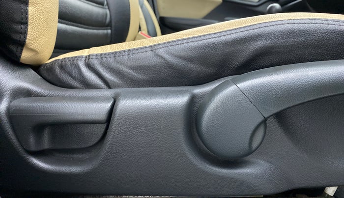 2016 Honda Jazz 1.2 SV MT, Petrol, Manual, 64,557 km, Driver Side Adjustment Panel