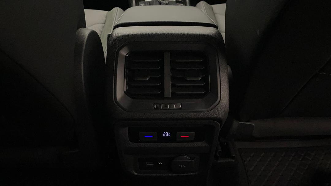 2019 Volkswagen Tiguan 132 Tsi R-line Edition, Automatic, 70038 km, Rear A/C Vent