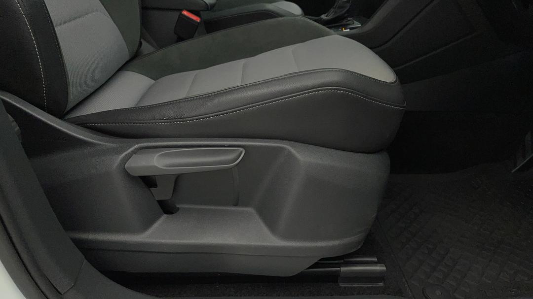 2019 Volkswagen Tiguan 132 Tsi R-line Edition, Automatic, 70038 km, Drivers Side Adjustment Panel