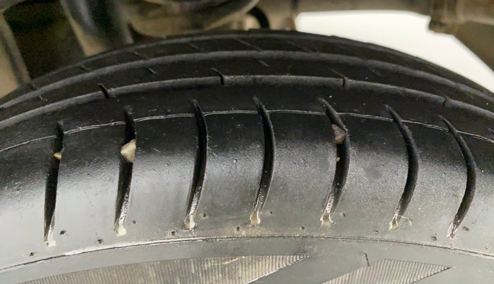 2019 Maruti Alto LXI CNG, CNG, Manual, 56,304 km, Left Rear Tyre Tread