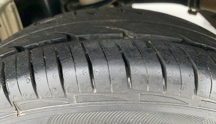 2010 Maruti Alto LXI, Petrol, Manual, 48,622 km, Left Rear Tyre Tread
