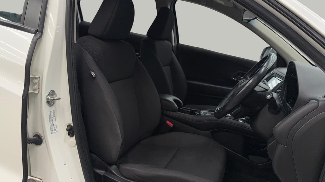 2018 Honda HR-V Vti-s, Automatic, 105033 km, Right Side Front Door Cabin View