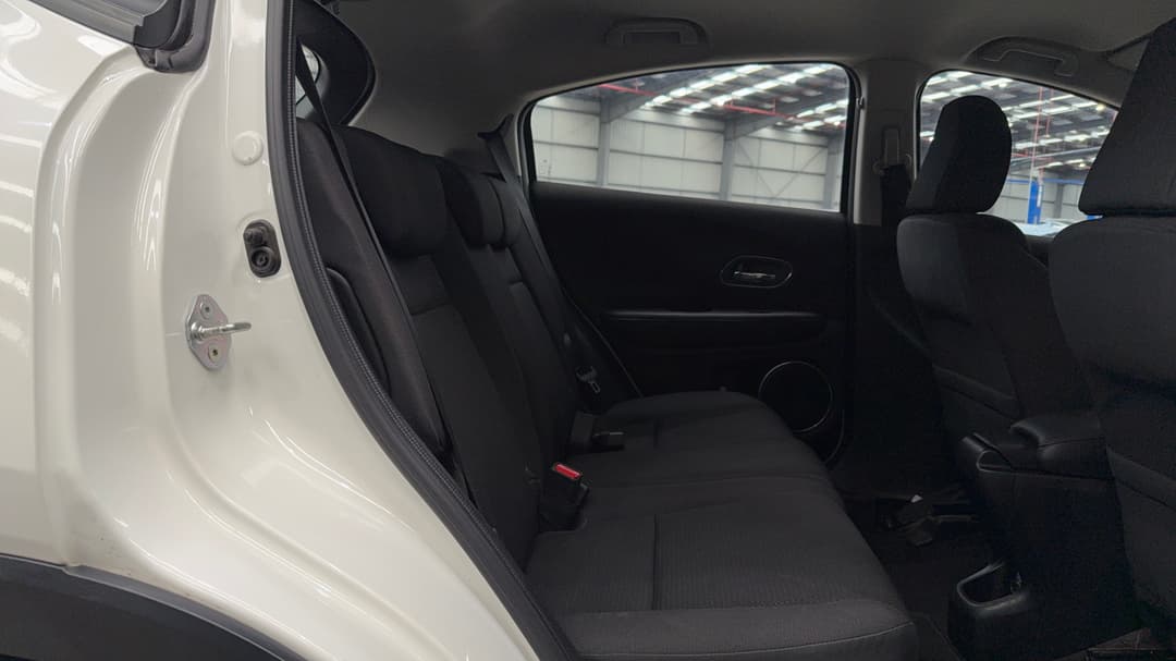 2018 Honda HR-V Vti-s, Automatic, 105033 km, Right Side Rear Door Cabin View