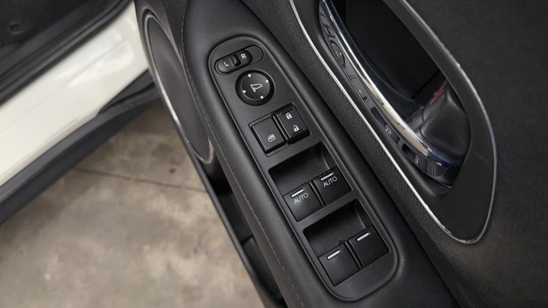 2018 Honda HR-V Vti-s, Automatic, 105033 km, Drivers Side Door Panel Controls