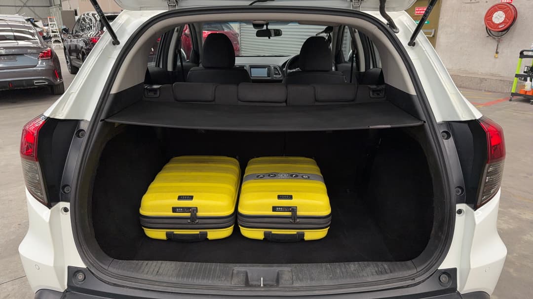 2018 Honda HR-V Vti-s, Automatic, 105033 km, Boot Inside View with Luggage
