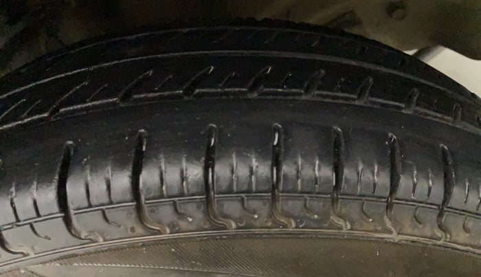 2014 Maruti Alto 800 LXI CNG, CNG, Manual, 62,739 km, Left Rear Tyre Tread
