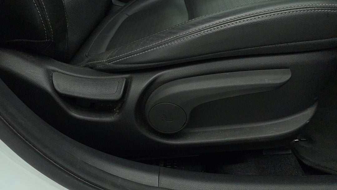 2019 Hyundai Kona Elite (fwd), Automatic, 67920 km, Drivers Side Adjustment Panel