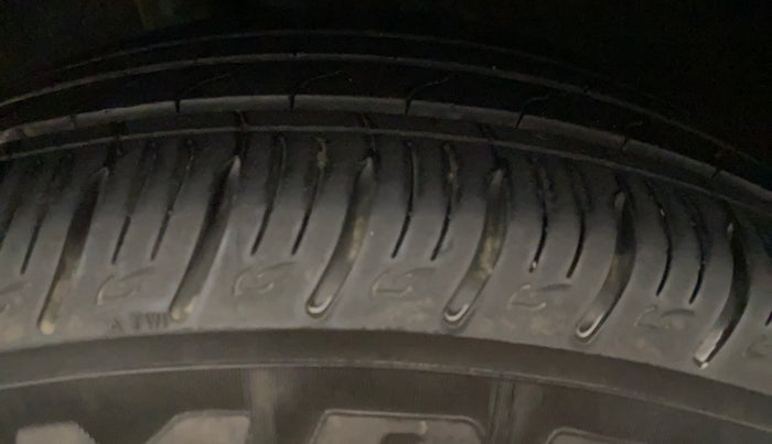 2021 KIA SONET GTX PLUS 1.0 IMT, Petrol, Manual, 27,455 km, Left Front Tyre Tread