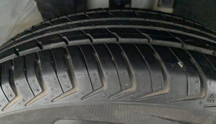 2018 Renault Kwid RXT Opt, Petrol, Manual, 21,051 km, Right Front Tyre Tread