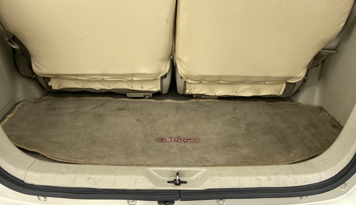 2013 Toyota Innova 2.5 GX 7 STR BS IV, Diesel, Manual, 1,58,656 km, Boot Inside