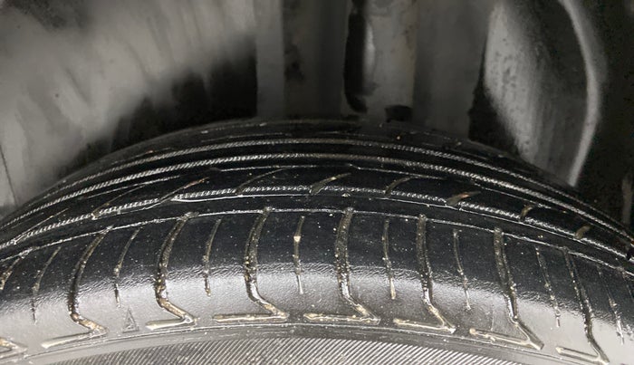 2016 Volkswagen Ameo HIGHLINE1.2L, Petrol, Manual, 98,156 km, Left Rear Tyre Tread