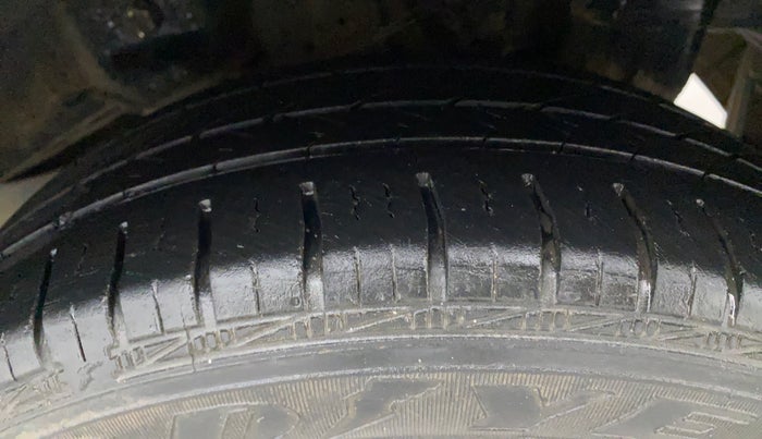 2017 Hyundai Eon MAGNA +, Petrol, Manual, 44,495 km, Left Rear Tyre Tread