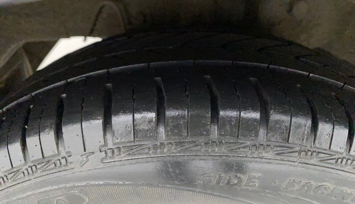 2017 Hyundai Eon MAGNA +, Petrol, Manual, 44,495 km, Right Rear Tyre Tread