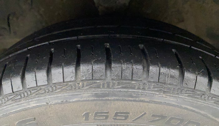 2017 Hyundai Eon MAGNA +, Petrol, Manual, 44,495 km, Left Front Tyre Tread