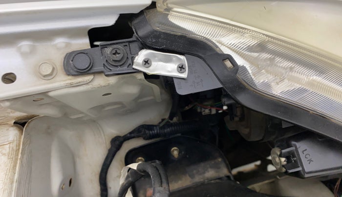 2014 Maruti Celerio VXI, Petrol, Manual, 83,815 km, Left headlight - Clamp has minor damage