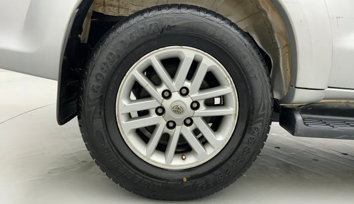2012 Toyota Fortuner 3.0 MT 4X4, Diesel, Manual, 97,115 km, Right Rear Wheel