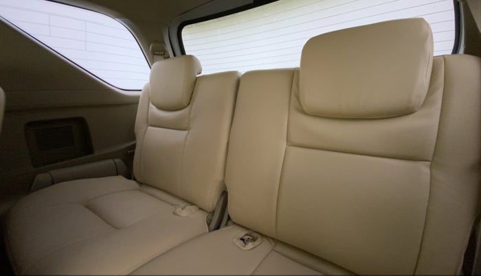 2012 Toyota Fortuner 3.0 MT 4X4, Diesel, Manual, 97,115 km, Third Seat Row ( optional )