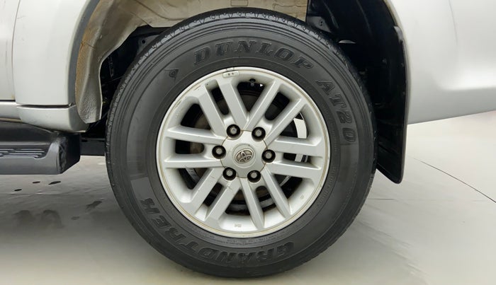 2012 Toyota Fortuner 3.0 MT 4X4, Diesel, Manual, 97,115 km, Left Rear Wheel