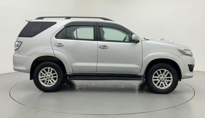 2012 Toyota Fortuner 3.0 MT 4X4, Diesel, Manual, 97,115 km, Right Side