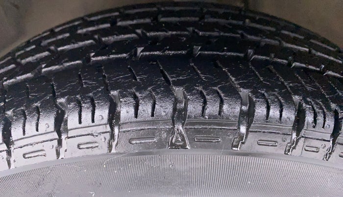 2017 Maruti Alto K10 VXI P, Petrol, Manual, 24,735 km, Left Front Tyre Tread
