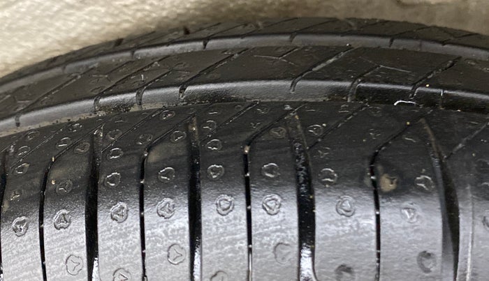 2014 Maruti Wagon R 1.0 LXI CNG, CNG, Manual, 86,713 km, Left Rear Tyre Tread