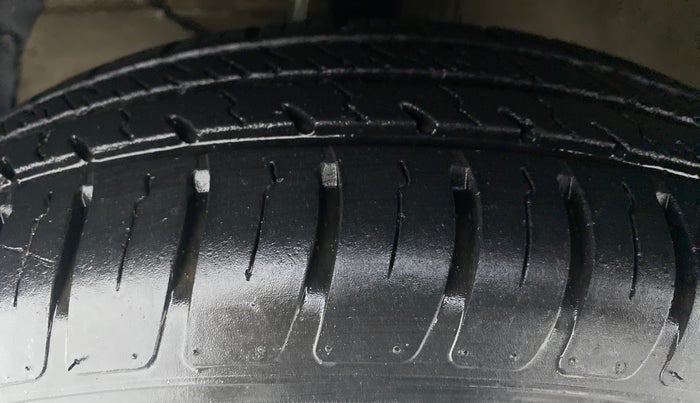 2019 Maruti Swift VXI AMT D, Petrol, Automatic, 25,823 km, Left Front Tyre Tread