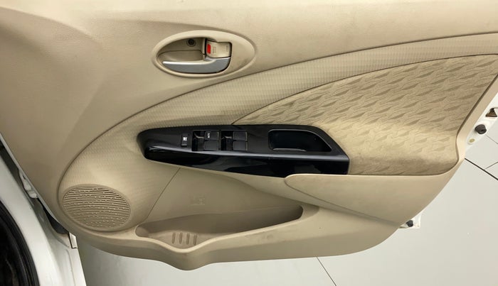 2019 Toyota Etios Liva V DUAL TONE, CNG, Manual, 82,515 km, Driver Side Door Panels Control