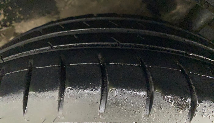 2019 Toyota Etios Liva V DUAL TONE, CNG, Manual, 82,515 km, Right Front Tyre Tread