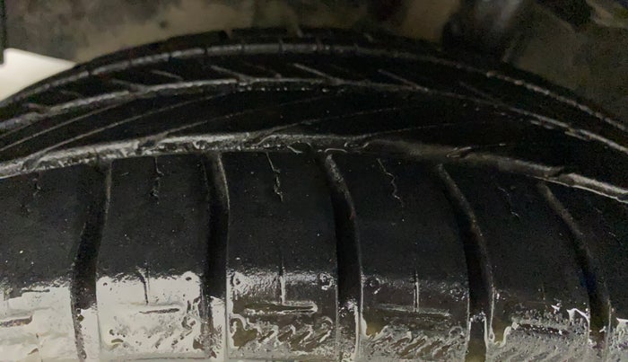 2019 Toyota Etios Liva V DUAL TONE, CNG, Manual, 82,515 km, Left Front Tyre Tread