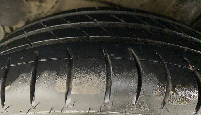 2019 Toyota Etios Liva V DUAL TONE, CNG, Manual, 82,515 km, Left Rear Tyre Tread