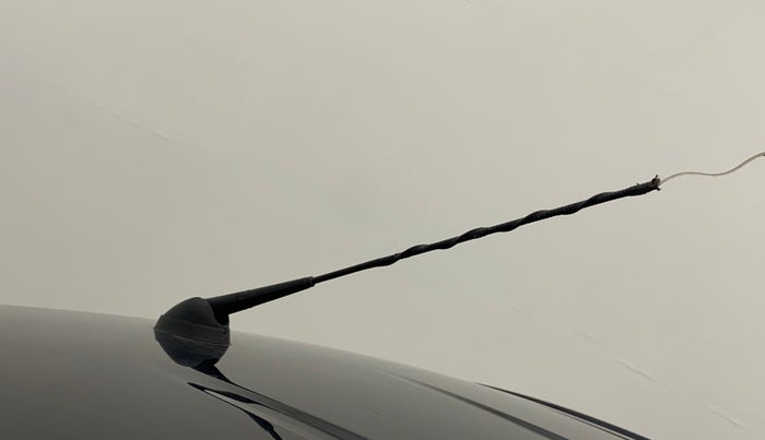2019 Toyota Etios Liva V DUAL TONE, CNG, Manual, 82,515 km, Roof - Antenna has minor damage