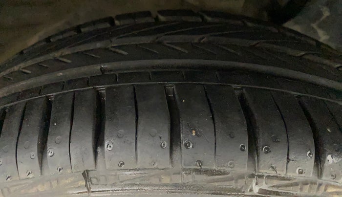 2018 Mahindra KUV 100 NXT K6+ D 6 STR, Diesel, Manual, 63,907 km, Right Front Tyre Tread